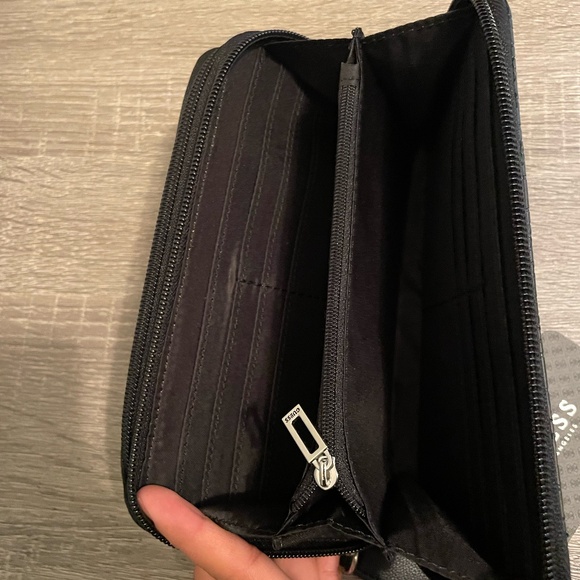 Guess Black Wallet - Picture 3 of 8